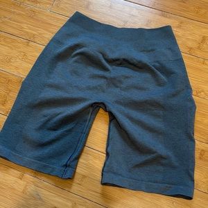 Alphalete amplify biker shorts - dark gray